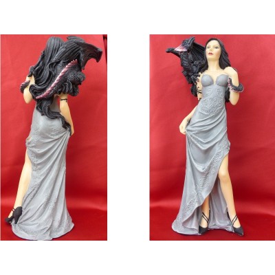 Statuette Femme Sexy en Robe Grise et Dragon Noir Figurine Fantasy